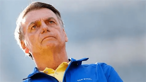 Bolsonaro é alvo da PF, recebe tornozeleira eletrônica e sofre novas rest…Ver mais