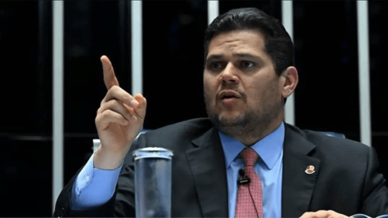 Brasília em Ebulição: Alcolumbre deixa aberta análise de impeachment contra Moraes e…Ver mais