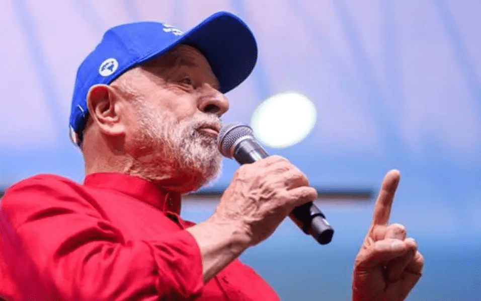 Lula acusa família Bolsonaro de “traição e estelionato por…Ver mais