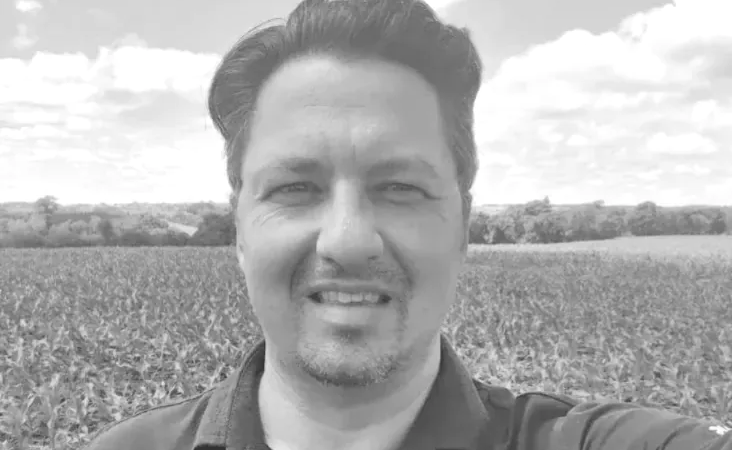 Tragédia em Marechal Cândido Rondon: engenheiro agrônomo é morto a facadas pela a esp…Ver mais