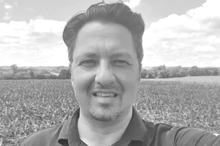 Tragédia em Marechal Cândido Rondon: engenheiro agrônomo é morto a facadas pela a esp…Ver mais